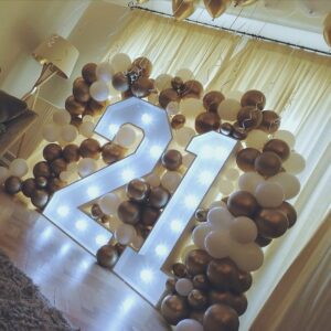21st with Gold & White Balloons